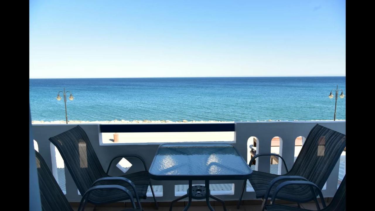 Апартаменти Petrakis Sea View Палеохора Екстер'єр фото